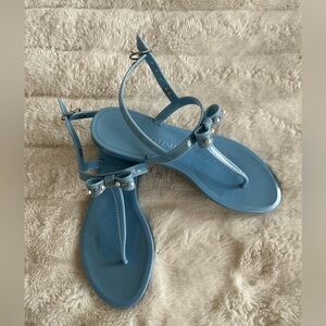 Stuart Weitzman Pearlstud Bow
Periwinkle Jelly Sandals